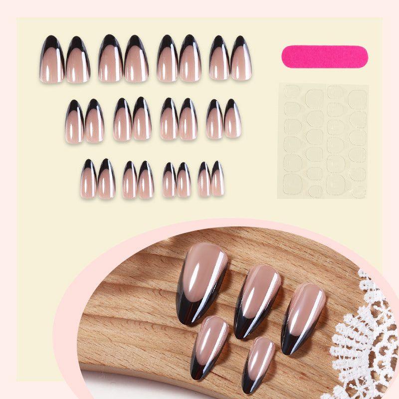Glamouröse Press-On Nagelset mit hochglänzender Oberfläche und eleganten French Tips Karnz