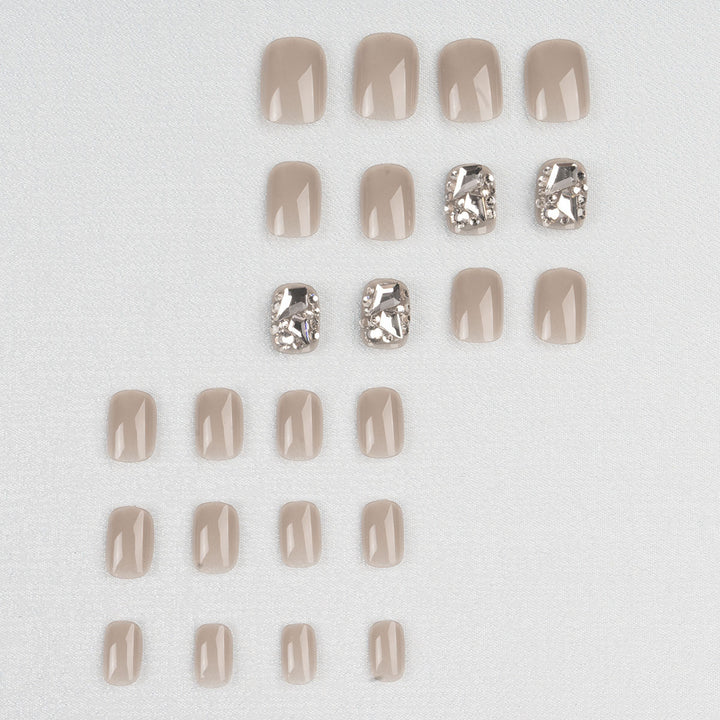 Glamouröse Press-On Nagelset mit Strass-Akzenten