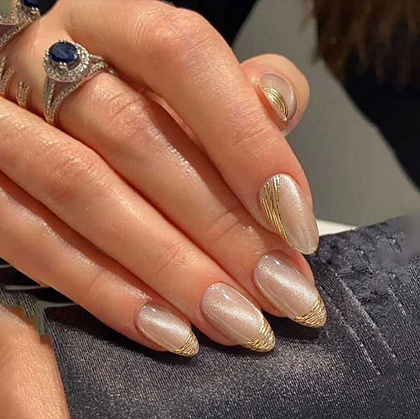 Stylisches Dekoratives Press-On Nagelset Karnz