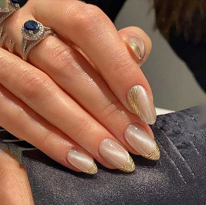 Stylisches Dekoratives Press-On Nagelset Karnz