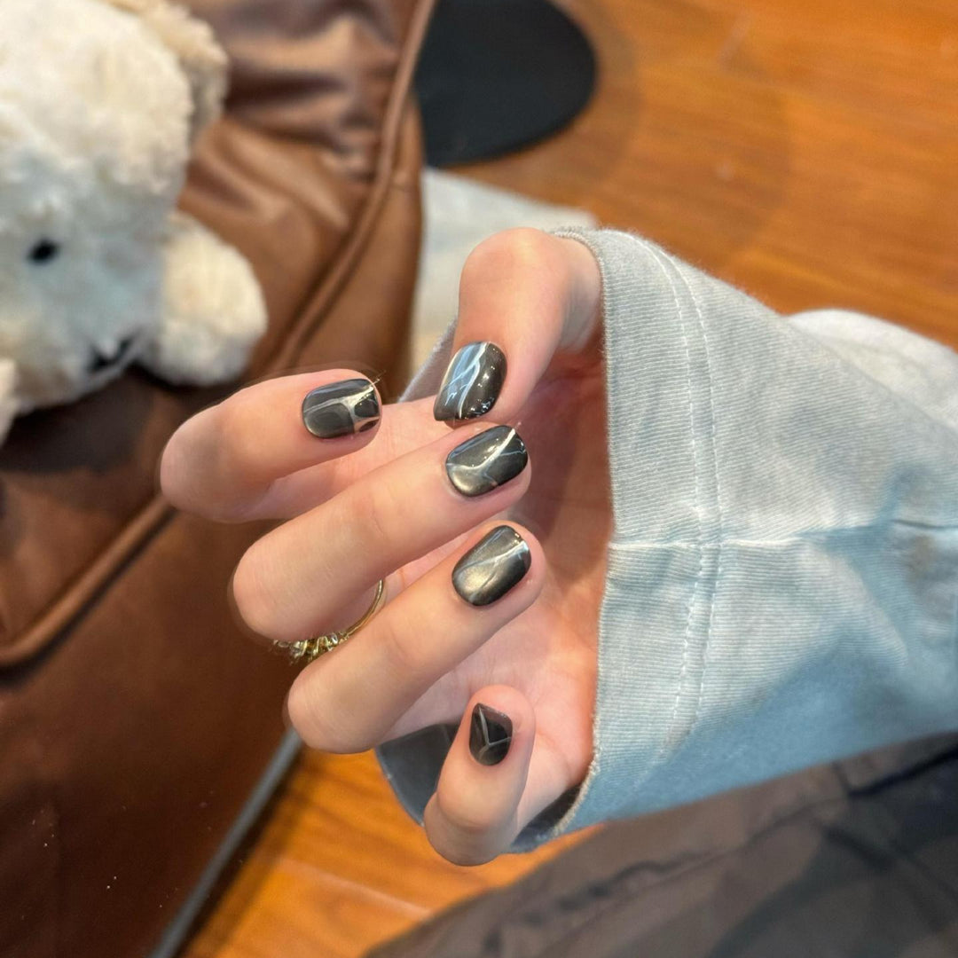 Kunstnagelset mit Modernem Geometrischen Design Karnz