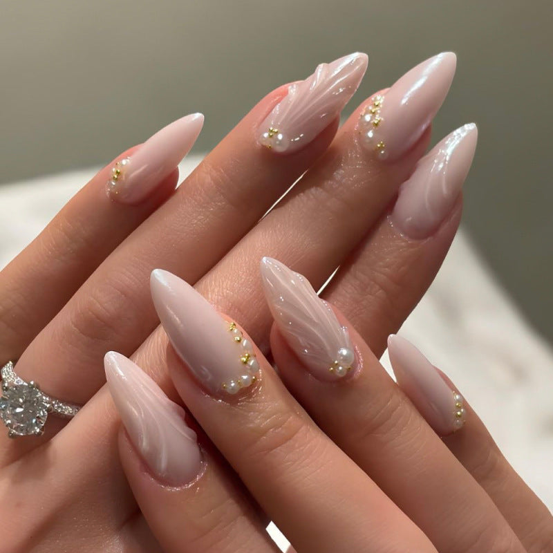 Elegante Nagelkunst im maritime Design mit Glitzer und 3D-Akzenten Karnz