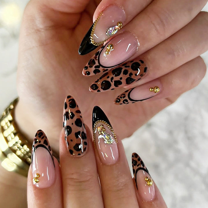 Künstlerisches Gel Press-On Nagelset Karnz