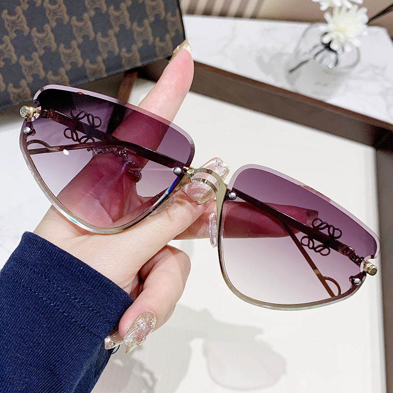 Damen extravagante Sonnenbrille mit modernem, geometrischem Rahmen Karnz