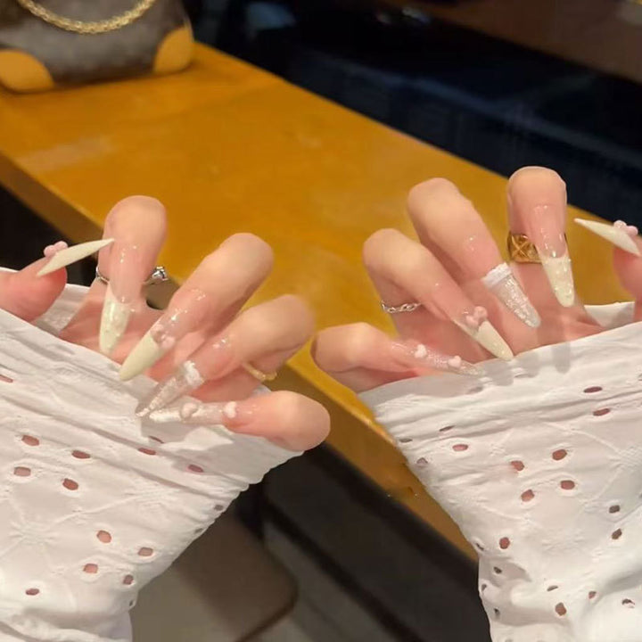 Künstlerische lange Stiletto Nägel