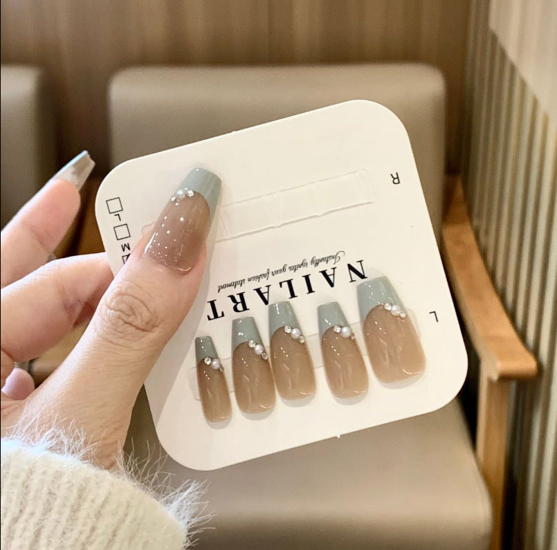 Glänzende Ombre-Nagelverlängerungen Karnz