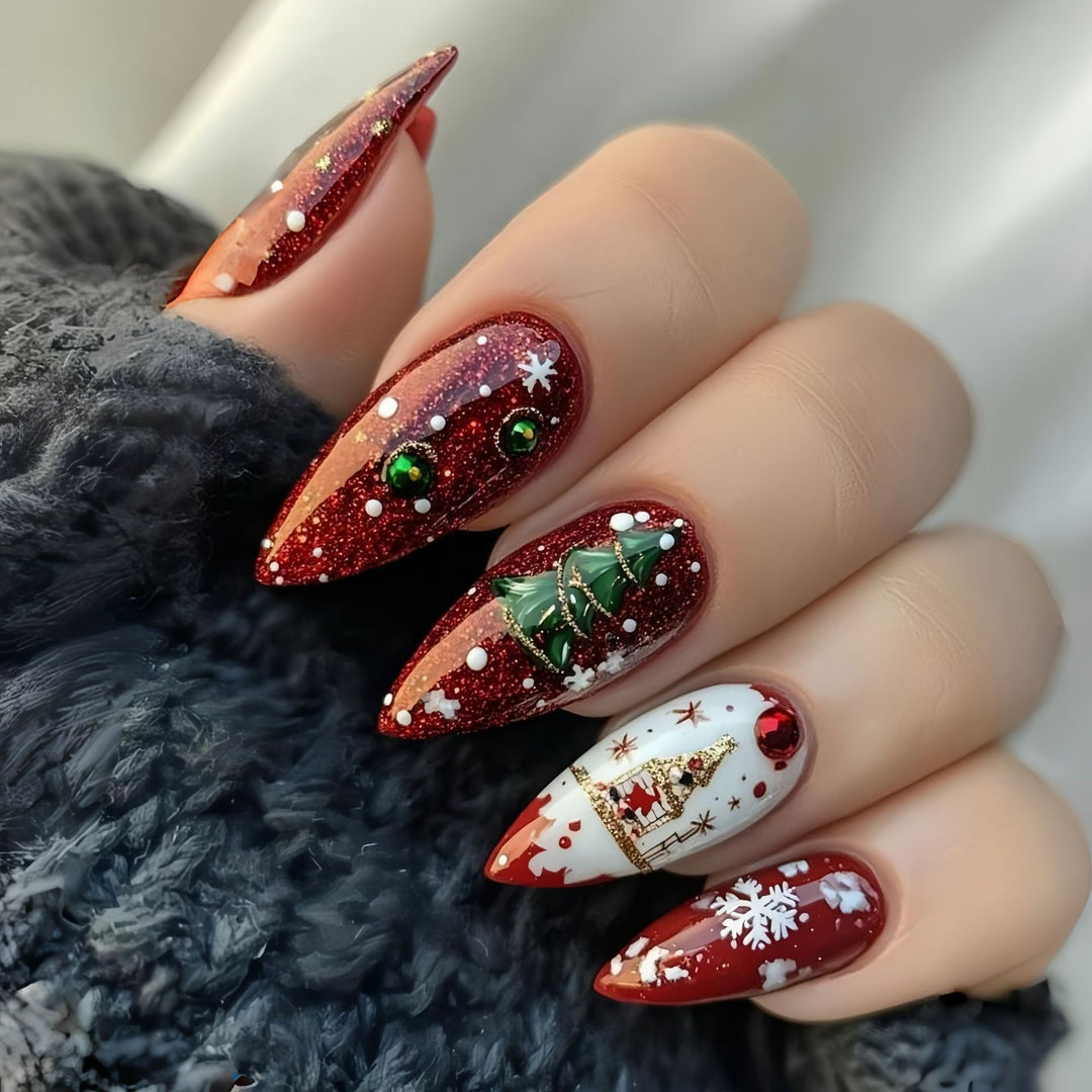 Festliche Kunstnägel im Weihnachtsdesign Karnz