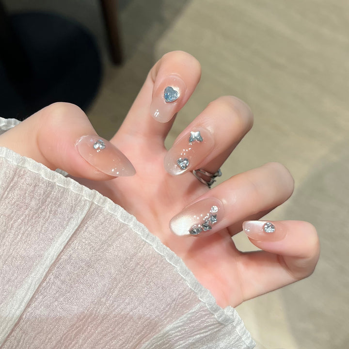 Herzförmige Kristall-verzierte Press-On Nagelkunst Karnz