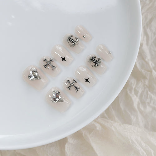 Künstlerisches Press-On Nagelkunstset mit Strass und glamourösen Akzenten