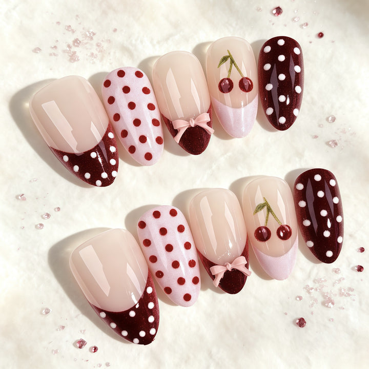 Künstlerisches Blumen- und Pünktchen-Press-On-Nagelset