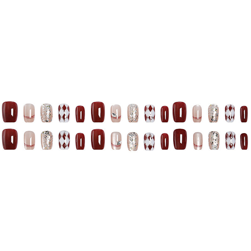 Künstliche Nagelspitzen mit glamourösen Details Karnz
