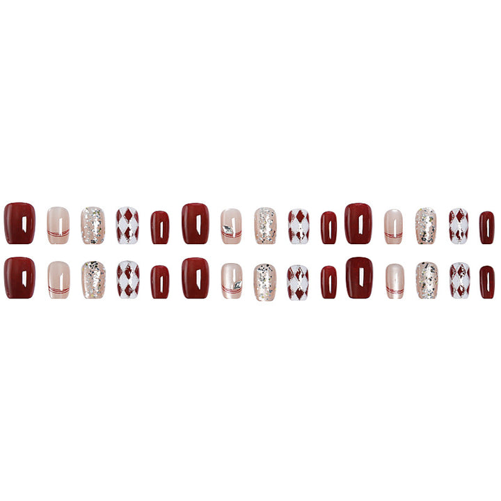 Künstliche Nagelspitzen mit glamourösen Details Karnz