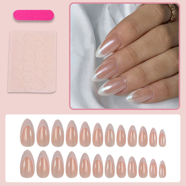 Kunstnagelset mit elegantem, natürlichem Design Karnz