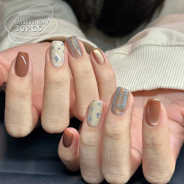 Künstlerisches Press-On-Nagel-Set mit botanischen und karierter Designs Karnz
