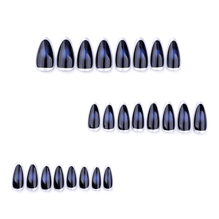 Kunstvolle Stiletto-Nägel mit Glamourösem Metallic-Finish Karnz