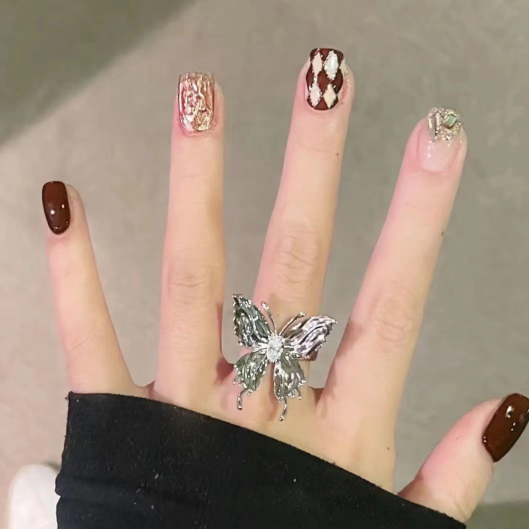 Künstlerisches Press-On Nageldesign