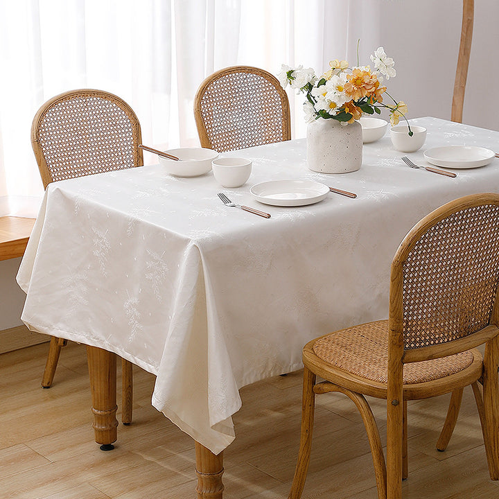Jacquard-Tischdecke mit filigranem Schneeflockenrelief
