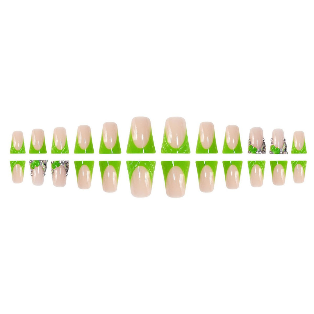 Künstlerische Nagelkunst Karnz