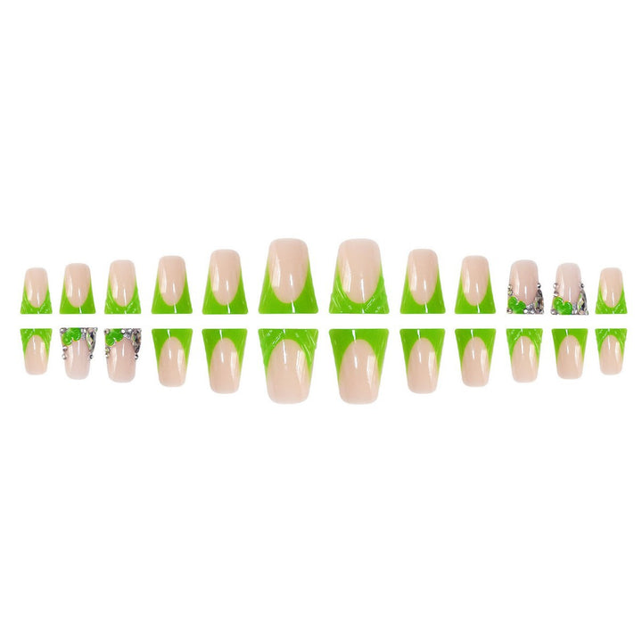 Künstlerische Nagelkunst Karnz