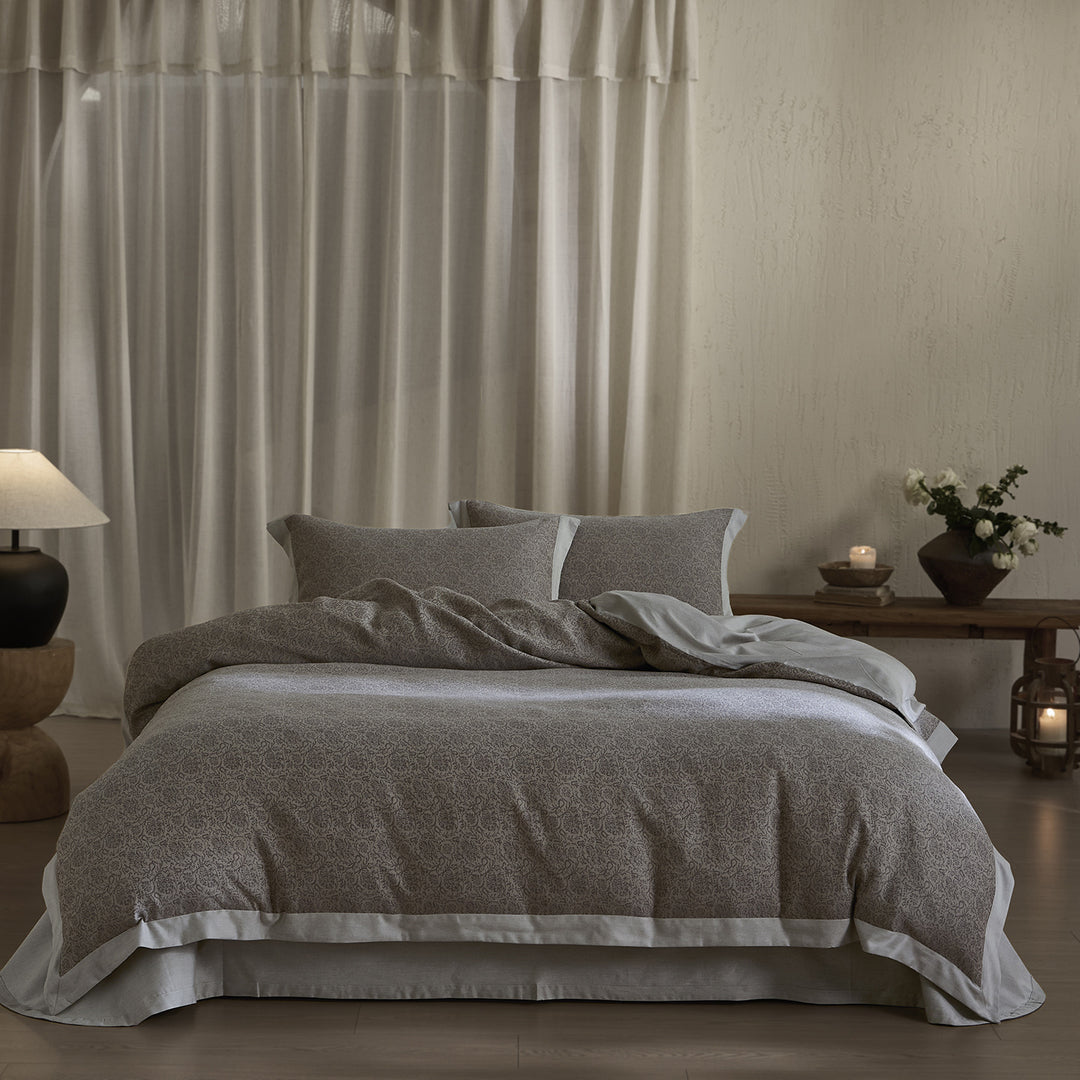 Florales Baumwoll-Leinen-Bettüberwurf-Set mit Chambray-Dekor
