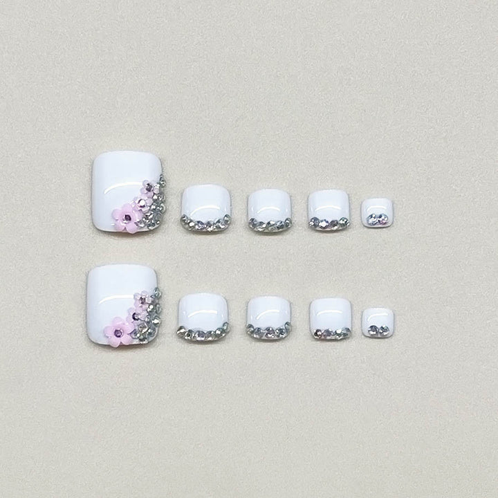 Fußnagelkunstset mit eleganten Glitzerverzierungen und floralen Akzenten Karnz
