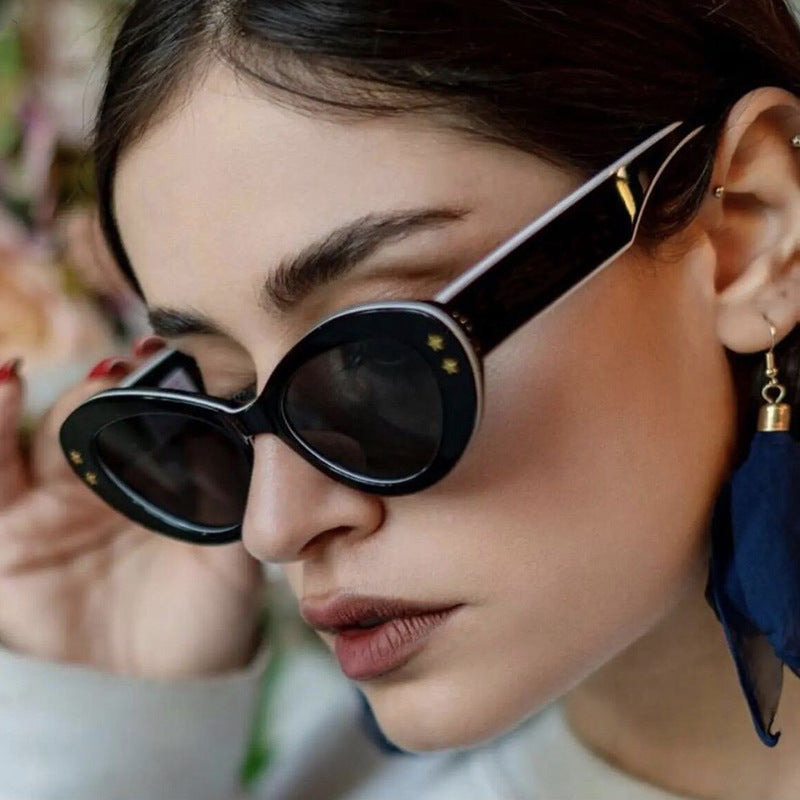 Damen Cat-Eye Sonnenbrille mit luxuriösem Kunststoffrahmen und dekorativen Akzenten Karnz