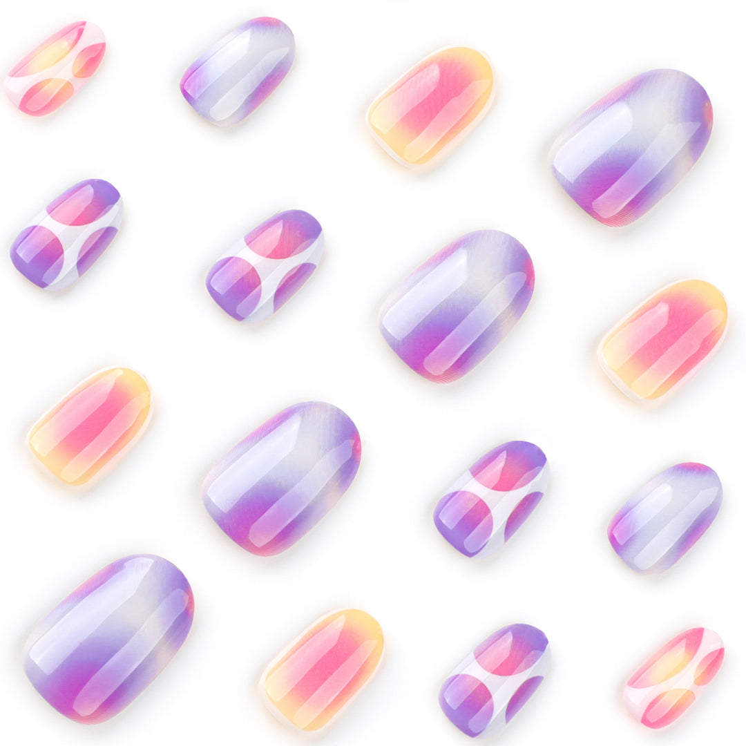 Elegante und kreative Nagelkunst mit sanftem Farbverlauf und geometrischen Akzenten Karnz