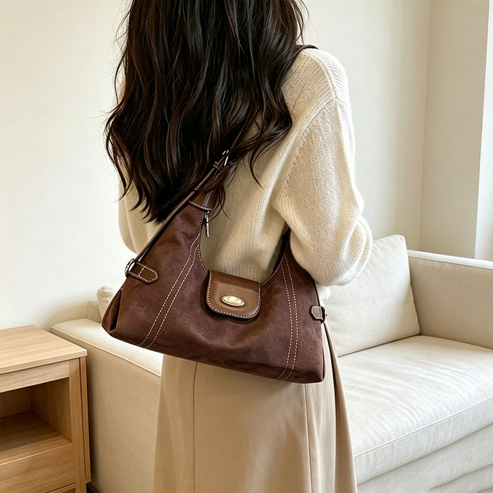 Stylische Wildleder-Schultertasche Karnz