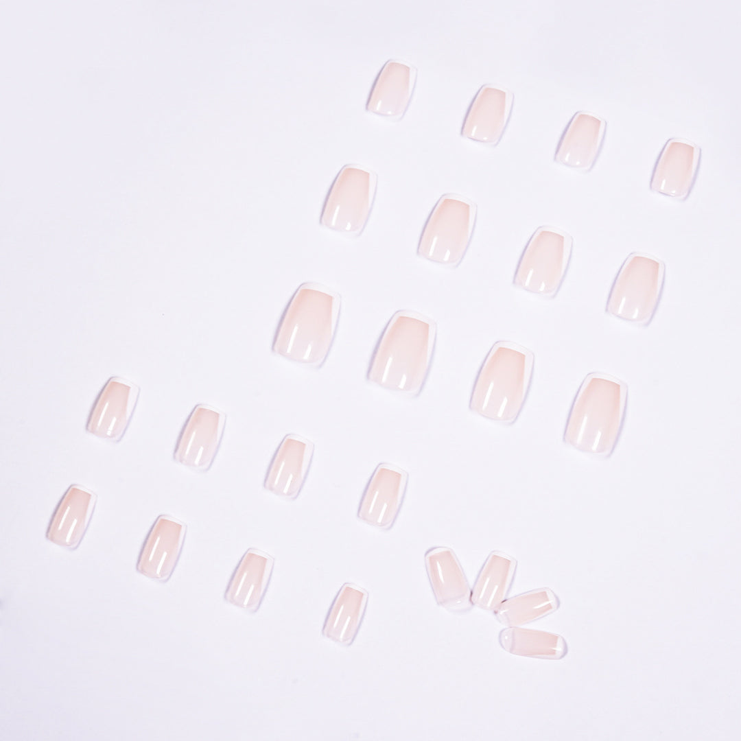 Elegante Nagelverlängerungen mit French-Tip Karnz