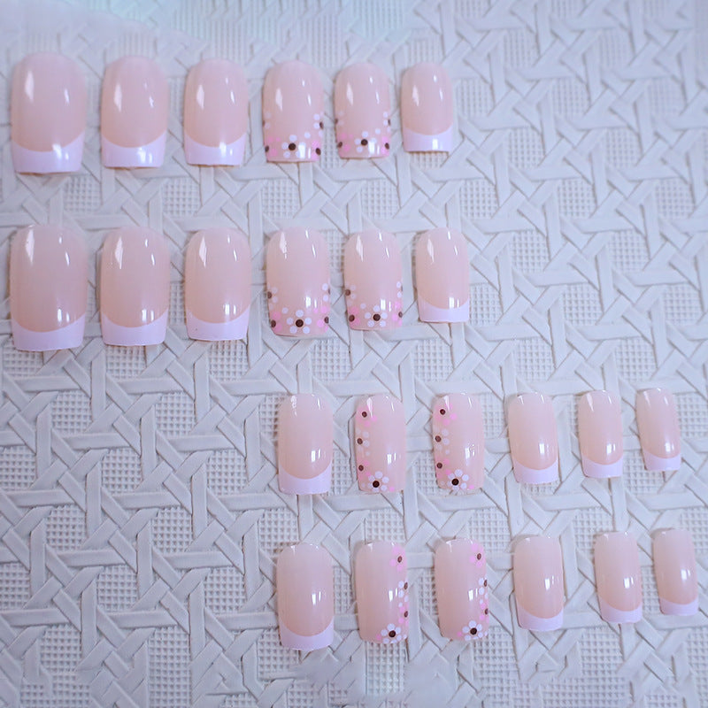 Elegante Nagelkunstverzierungen Karnz 1789915990