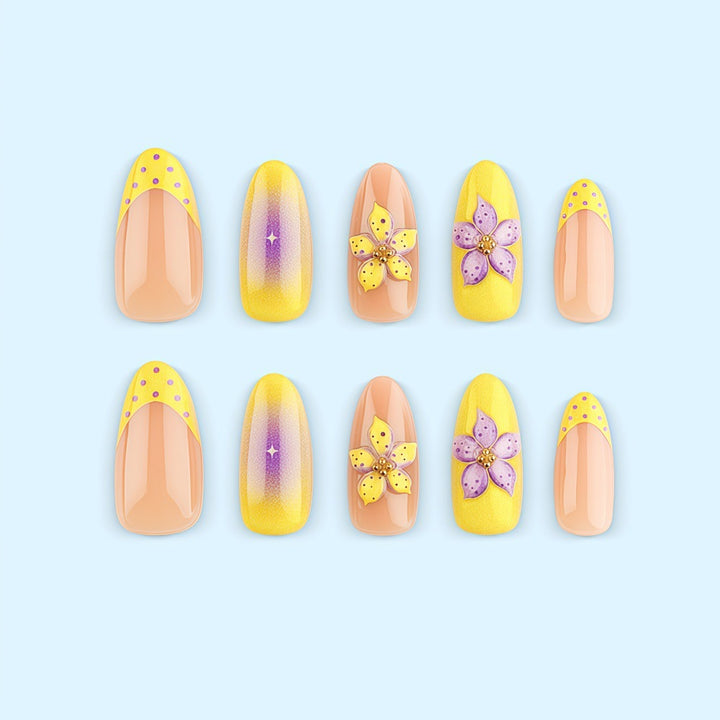 Premium Kunstnägel mit detailreichen Blumenverzierungen Karnz