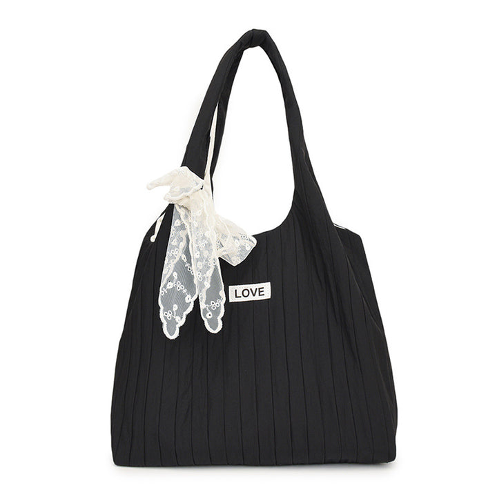 Freizeit-Tasche mit Strukturiertem Design und Verspieltem Schal Karnz