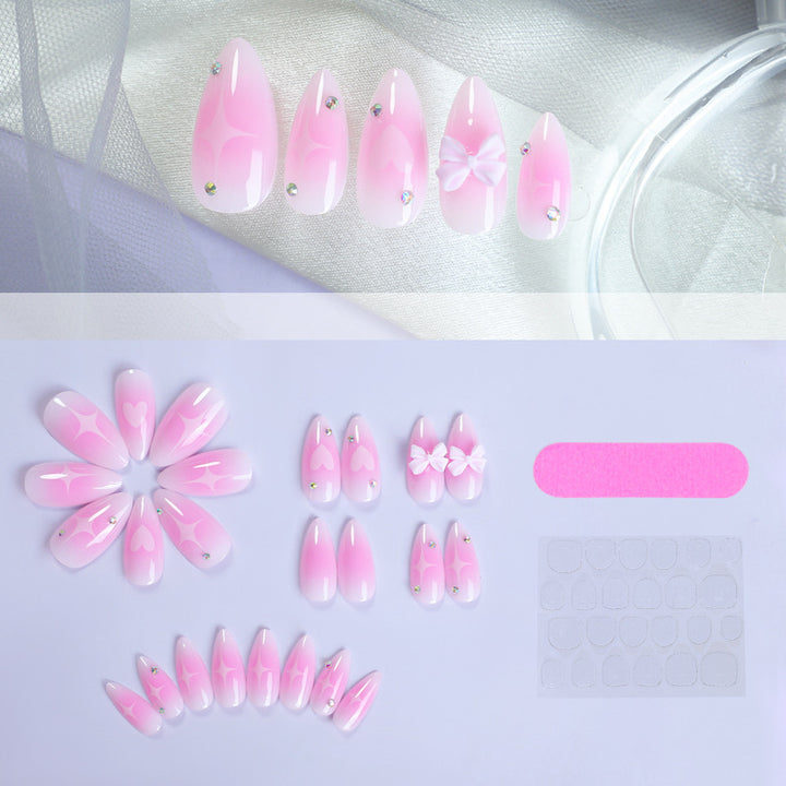 Dekorativer Press-On Nagelset mit Herz- und Schleifenmotiv Karnz
