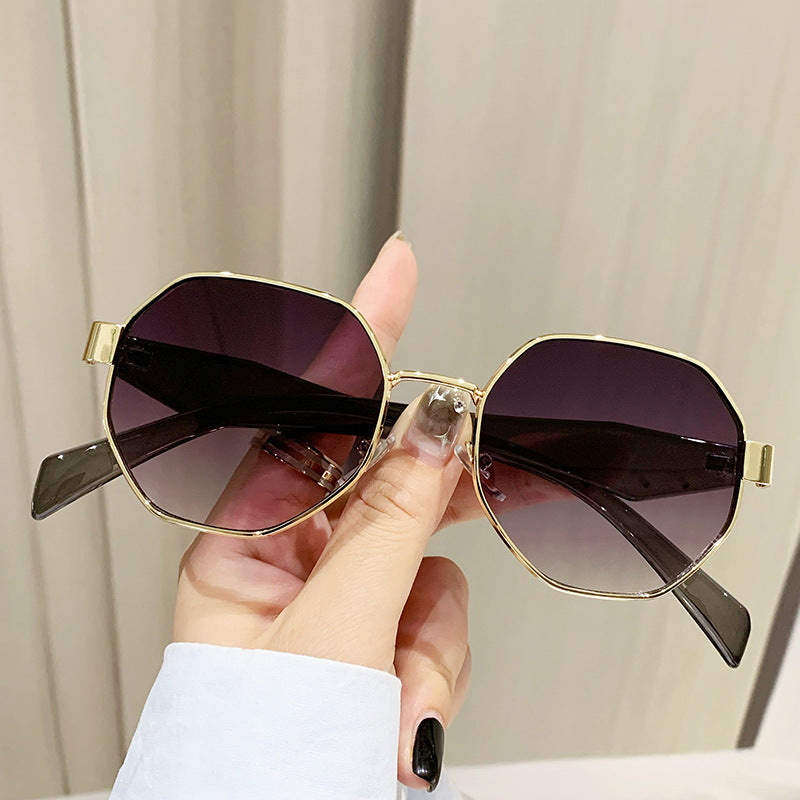 Damen modische Sonnenbrille mit hochwertigem rechteckigem Rahmen und UV-Schutz Karnz