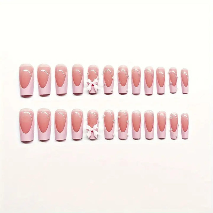 Kunstnagelset mit romantischen Schleifen- und Glitzerdetails Karnz
