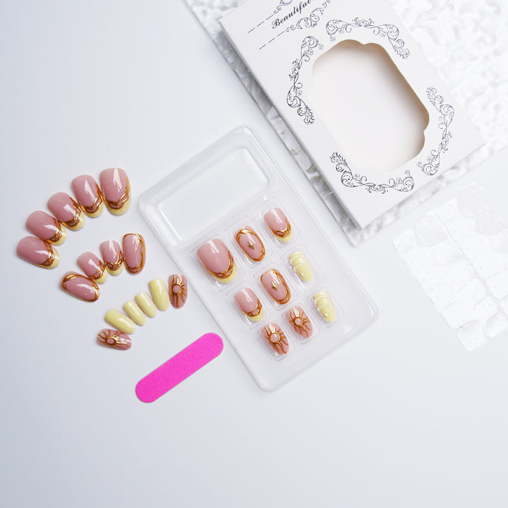 Elegante und Stilvolle Nagelset Karnz