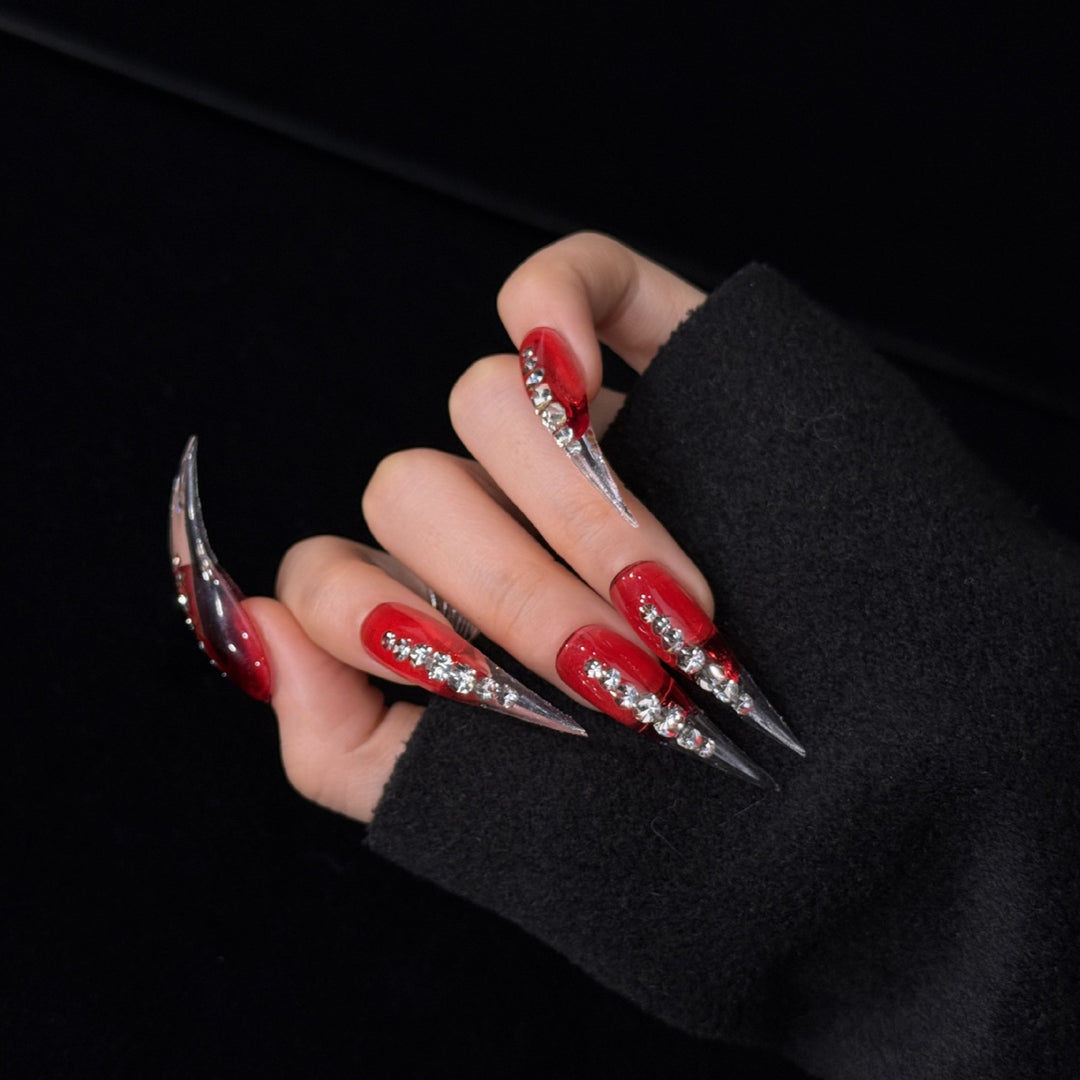 Glamouröse Stiletto Press-On Nägel mit Kristallakzenten