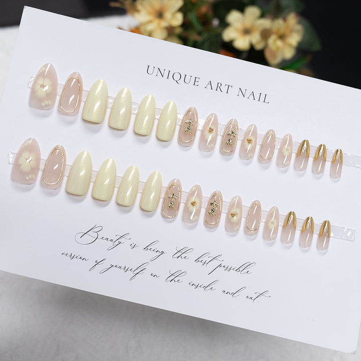 Dekoratives florales Nagelkunst-Set