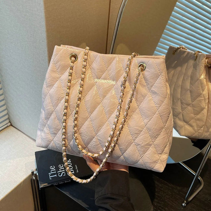 Gepolsterte Handtasche mit Kettengriff Karnz