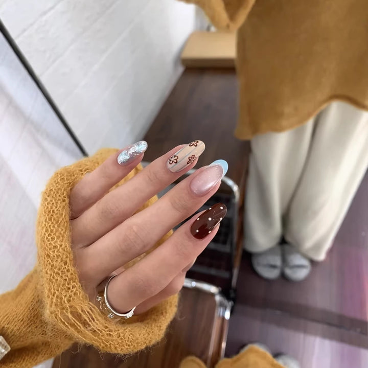 Künstlerische Blumen Press-On Nagelkunst