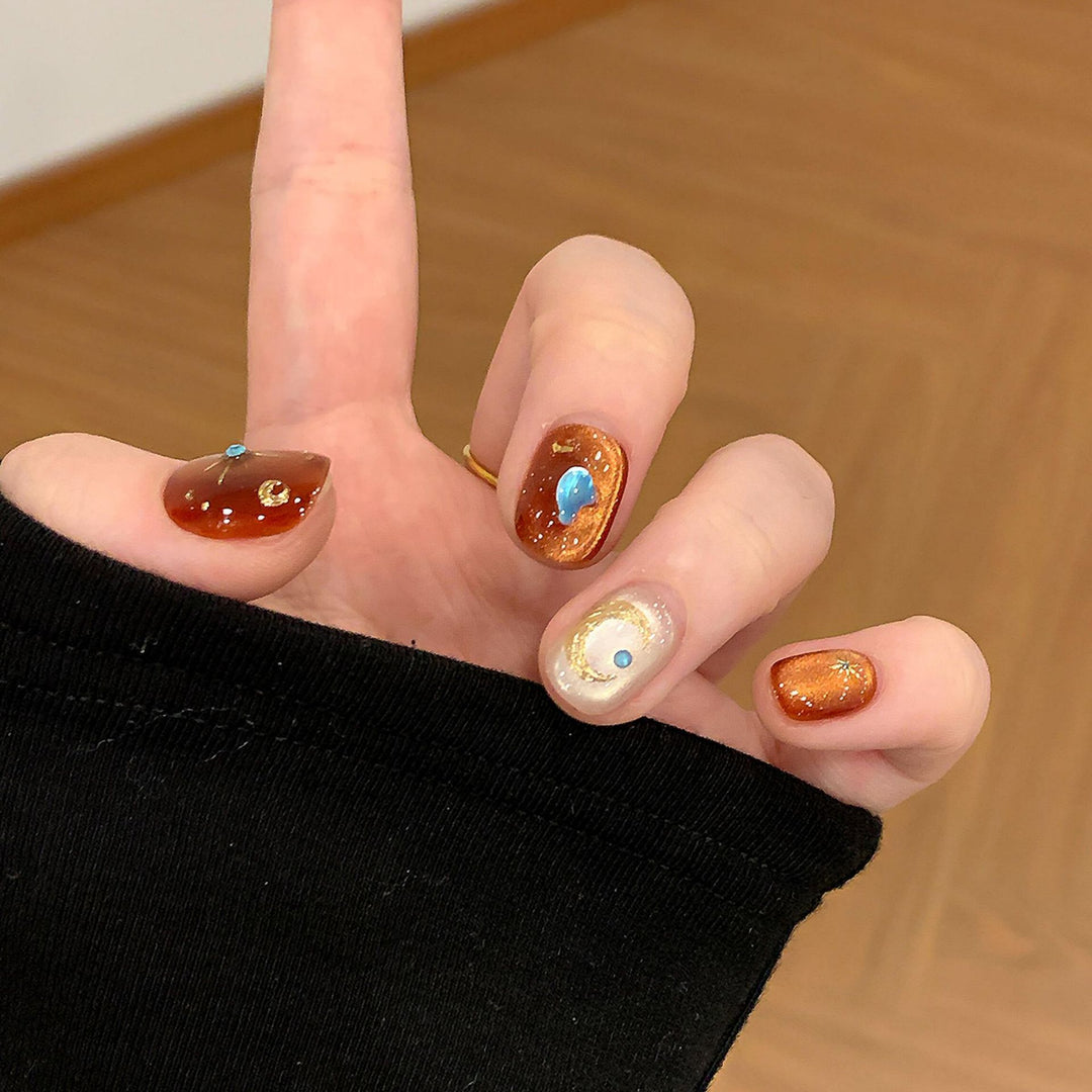 Kunstnägel mit Glamourösem Metallic-Effekt Karnz
