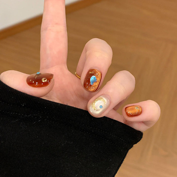 Kunstnägel mit Glamourösem Metallic-Effekt Karnz