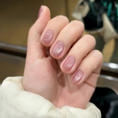 Elegante Nagelkunst mit Hochglanz-Finish Karnz