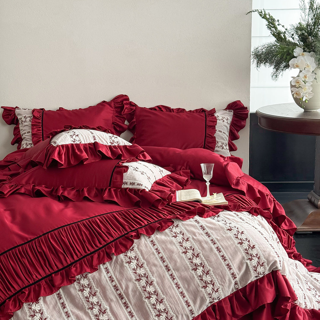 Luxuriöses Rüschen-Bettwäsche-Set aus Satin mit gestickter Bordüre