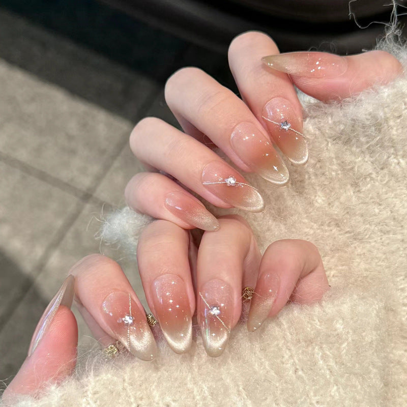 Glamouröses Press-On Nagelkunst-Set mit stylishen Edelstein-Akzenten Karnz