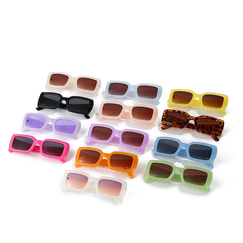 Übergroße geometrische Sonnenbrille mit verlaufenden Gläsern Karnz