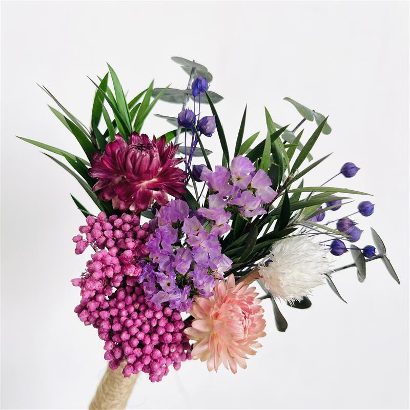 Getrocknete botanische Blumenarrangement