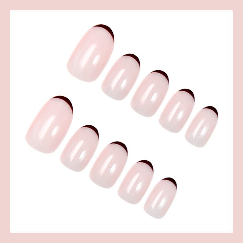 Kunstnagelset mit eleganten French-Spitzen und trendigem Design Karnz