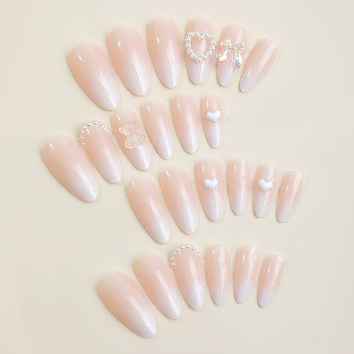 Elegantes Press-On-Nagelset mit dekorativen floralen Akzenten Karnz
