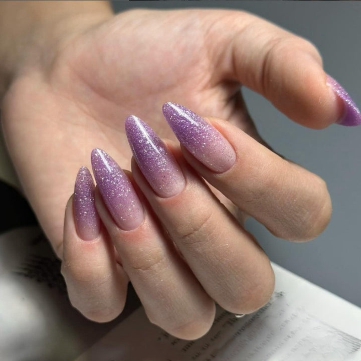 Glänzendes Ombre Stiletto Press-On-Nagel-Set Karnz
